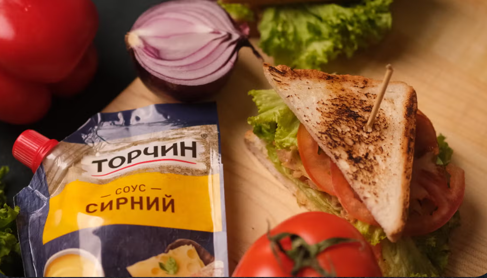 Сендвіч з куркою: простий рецепт із сирним соусом