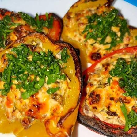 Перець, фарширований картоплею і куркою