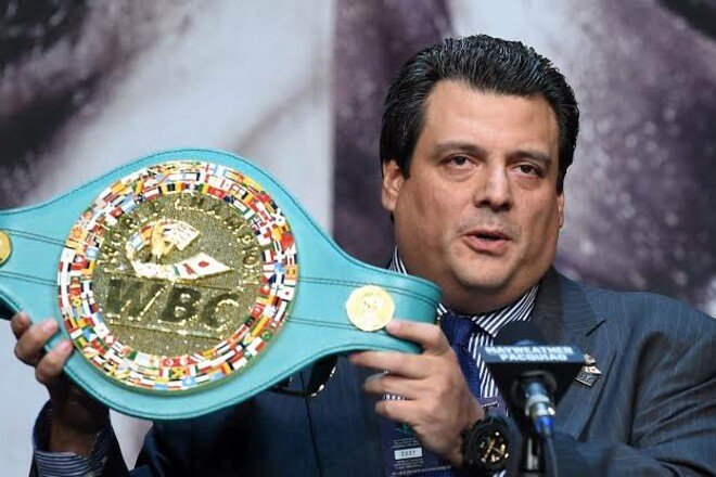 Президент WBC, який образився на Усика, зробив заяву про Україну