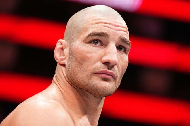 Стрікленд побив та фінішував Ентоні Ернандеса в головній події UFC