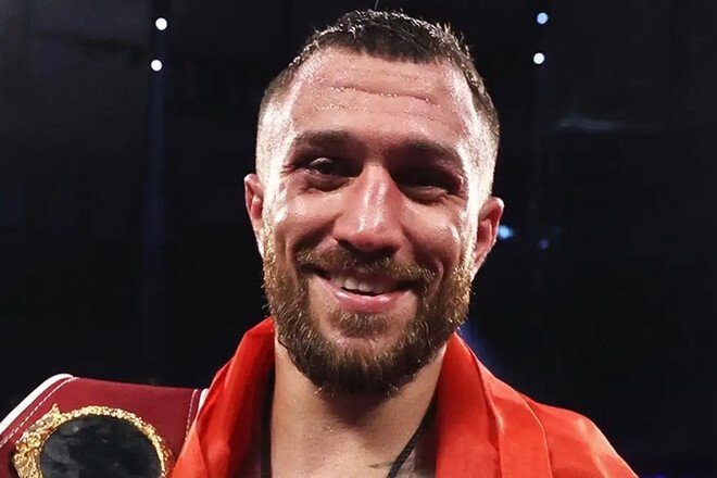 Ломаченко забрав родину і виїхав з України. Боксер має нову домівку