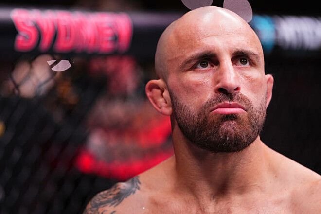 Волкановськи захистив титул чемпіона UFC, здолавши Дієго Лопеса в реванші