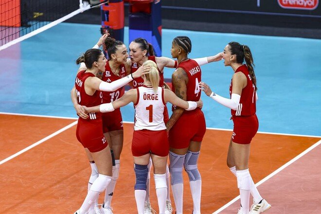 Чемпіон Європи розгромив Німеччину вдома та вийшов у півфінал ЧЄ